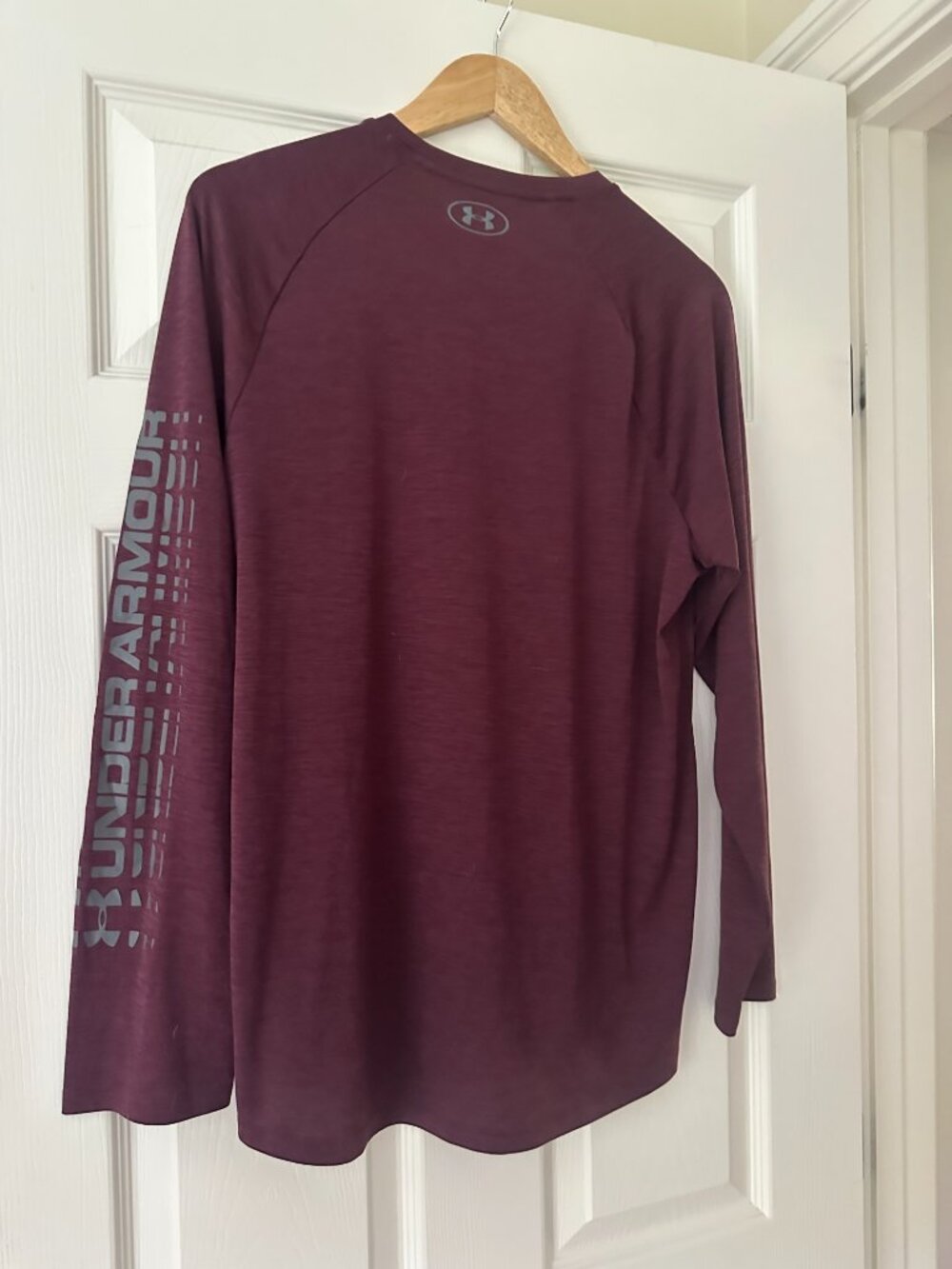 UA Mens Long Sleeve lightweight Heatgear Loose fit shirt